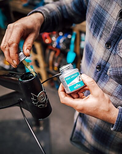 BIKE_GREASE_100g 2.jpg