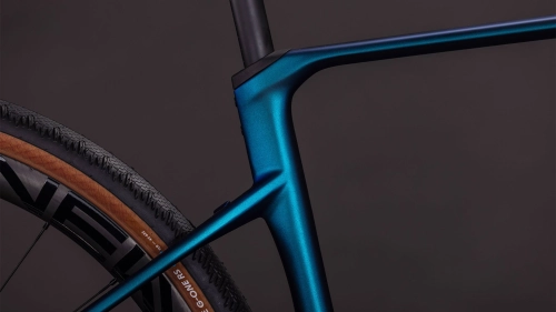 Cube Nuroad C62 Race nebula´n´blue  2 4.jpg