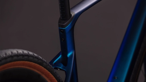 Cube Nuroad C62 Race nebula´n´blue  2 3.jpg