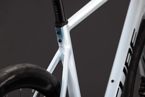 cube-attain-race-glacier-black-7.jpg
