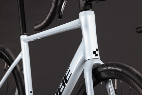 cube-attain-race-glacier-black-9.jpg